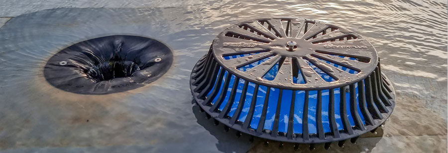  an open siphonic outlet.